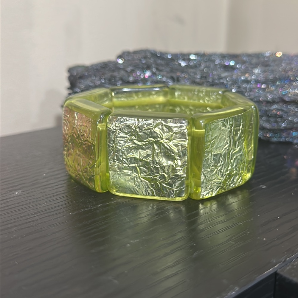 5/25.  Green Chunky Stretchy Bracelet - Picture 4 of 5